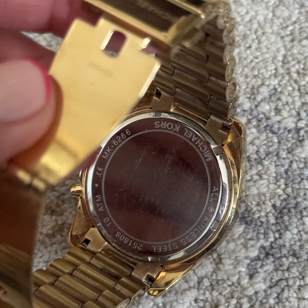 Michael Kors Bradshaw Gold Watch - Picture 5 of 6